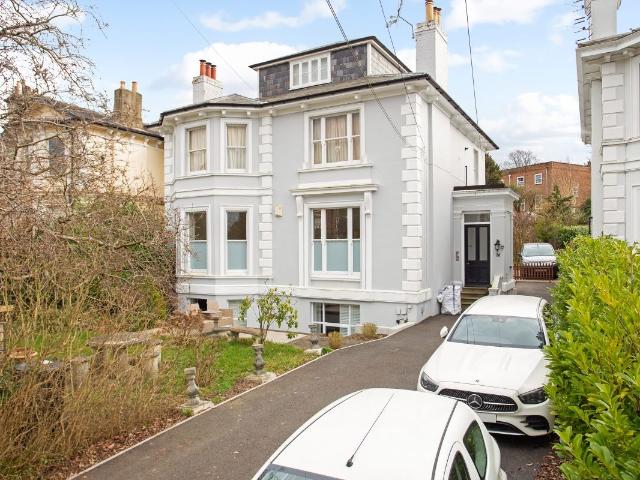 Lansdowne Road, Tunbridge Wells TN1, 2 bed flat to rent, £2,200 pcm | PrimeLocation