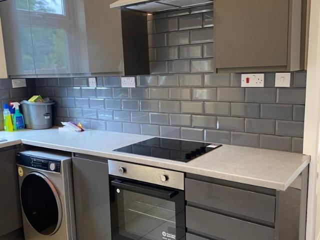 Lansdowne Road, Wolverhampton WV1 Studio to rent £550 pcm £127 pw