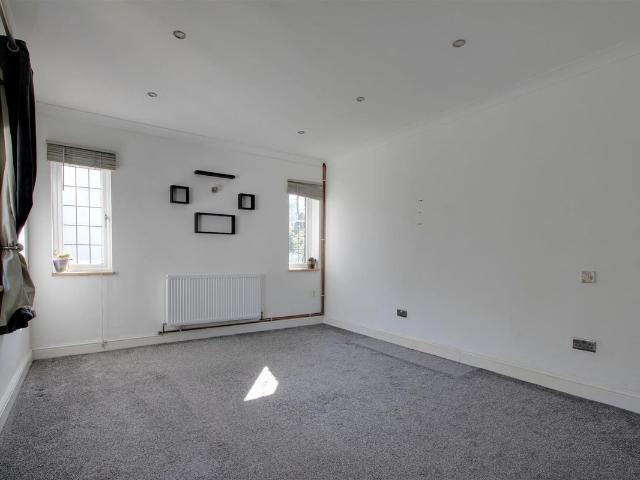 Lansdowne Road, Worthing BN11, 3 bed flat to rent, £1,725 pcm | PrimeLocation