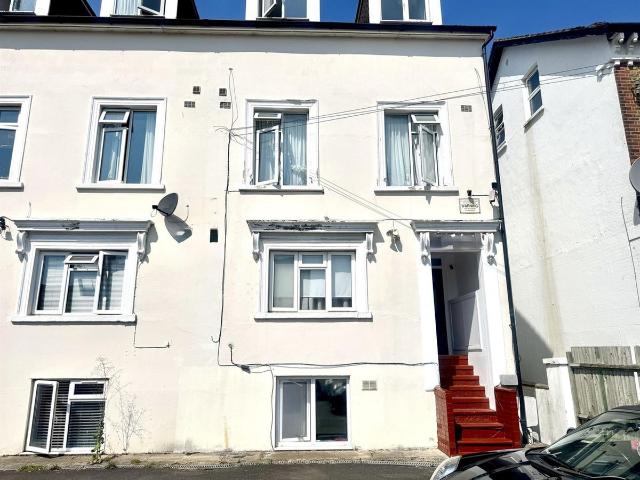 Lansdowne Road, Croydon CR0, 2 bed flat to rent, £1,700 pcm | PrimeLocation