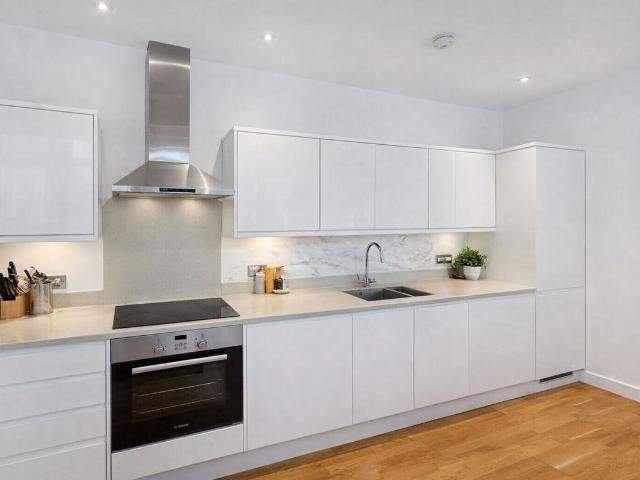 Lansdowne Road, Emerald House CR0, 2 bed flat to rent, £1,800 pcm | PrimeLocation