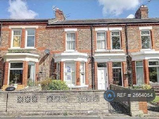 Lansdowne Road, Hounslow, TW3 2 bed maisonette to rent £1,695 pcm £391 pw