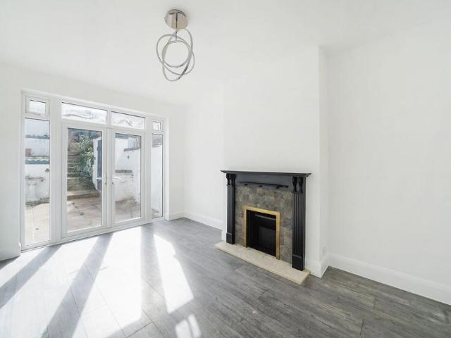 Lansdowne Road, London, E4 7SL, United Kingdom | 4 bed townhouse for rent #128882838 | Rentberry