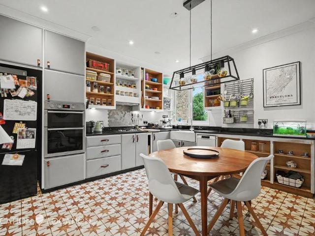 Lansdowne Road, London, N17 3 bed flat to rent £2,500 pcm £577 pw