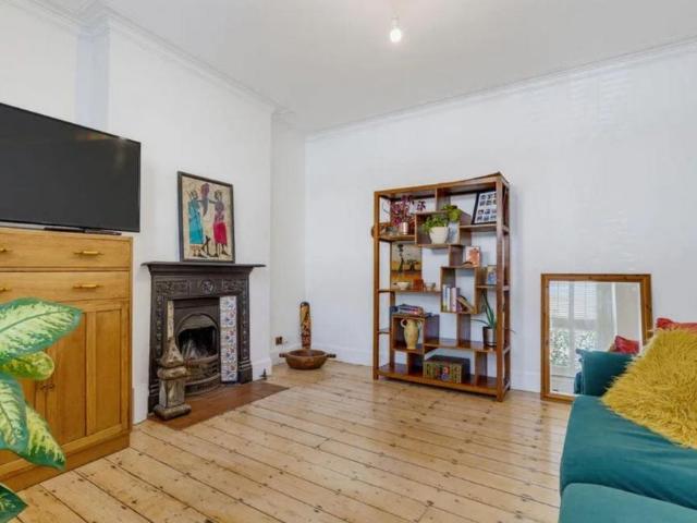 Lansdowne Road, Purley 2 bed house to rent £1,850 pcm £427 pw