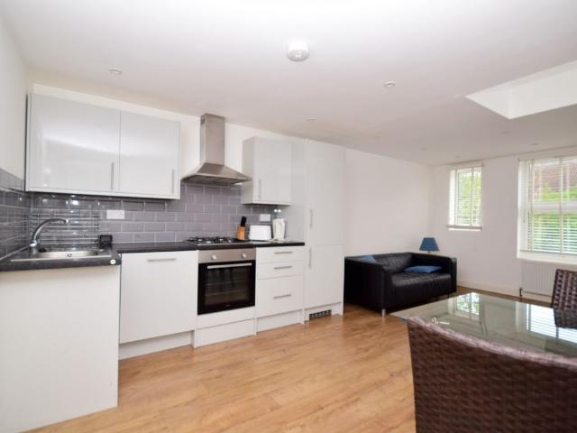 Lansdowne Road, Purley CR8, 2 bed flat to rent, £1,650 pcm | PrimeLocation