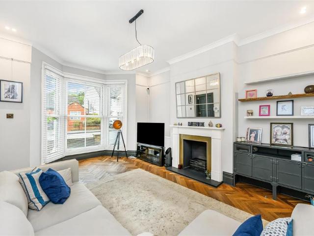 Lansdowne Road, South Woodford 2 bed apartment to rent £2,300 pcm £531 pw