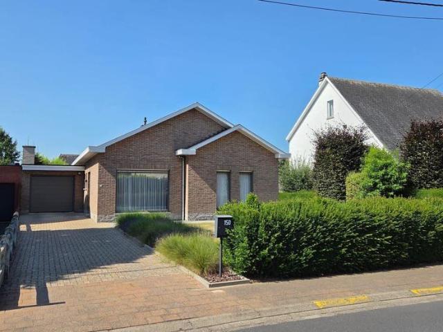 Laagbouwvilla met 2 slaapkamers, garage en tuin