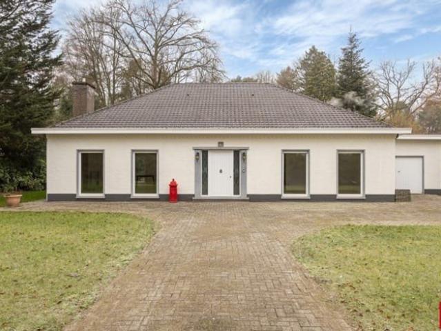 Laagbouwvilla op een prachtig perceel van ca. 3058 m²