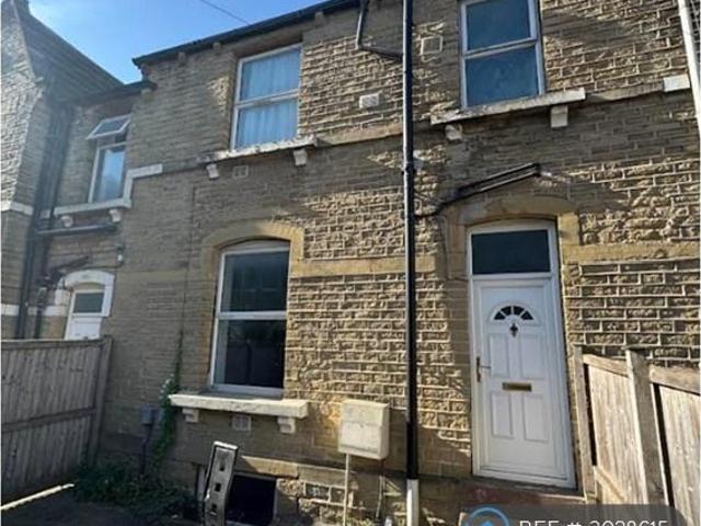 Laburnum Terrace, Huddersfield, HD1 2 bed terraced house to rent £800 pcm £185 pw