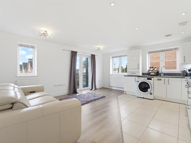 Laburnum Way, Staines Upon Thames TW19, 2 bed flat to rent, £1,600 pcm | PrimeLocation