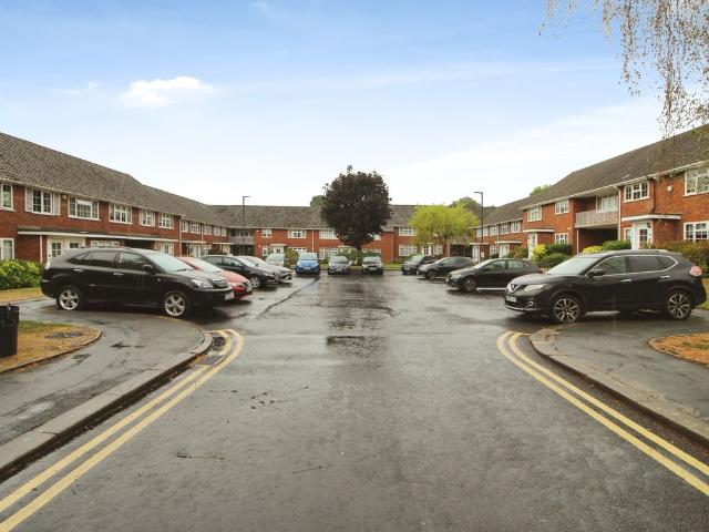 Laburnum Court, Stanmore, London HA7, 2 bed flat to rent, £1,850 pcm | PrimeLocation