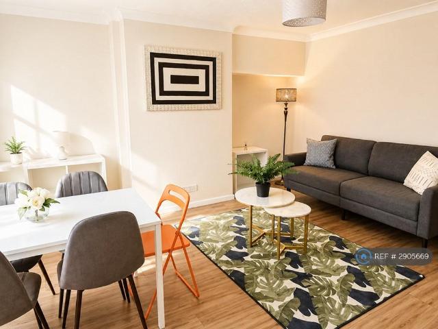 Laburnum Close, Cambridge, CB4 6 bed semi detached house to rent £3,450 pcm £796 pw