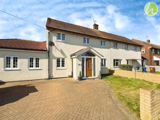 Laburnum Drive, Corringham, SS17 4 bed semi detached house to rent £2,150 pcm £496 pw