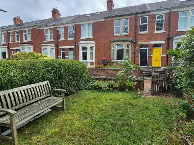 Laburnum Gardens, Gateshead, NE9 3 bed terraced house to rent £1,200 pcm £277 pw