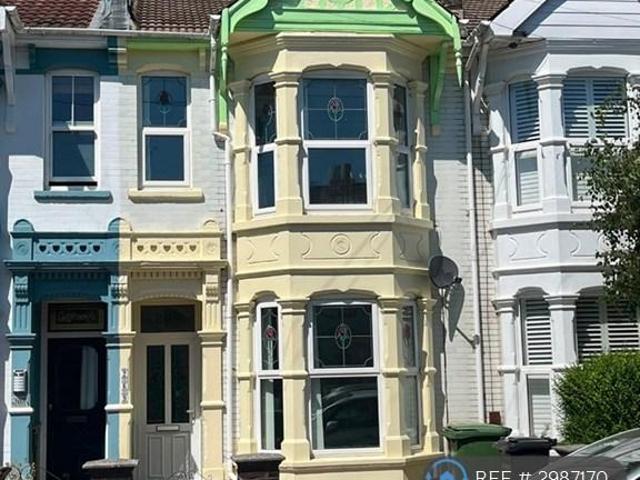 Laburnum Grove, Portsmouth, PO2 3 bed terraced house to rent £1,550 pcm £358 pw