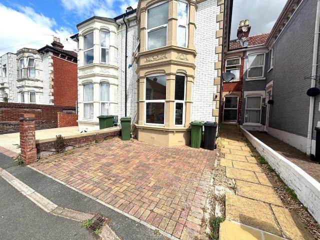 Laburnum Grove, Portsmouth PO2, 3 bed property to rent, £1,700 pcm | PrimeLocation