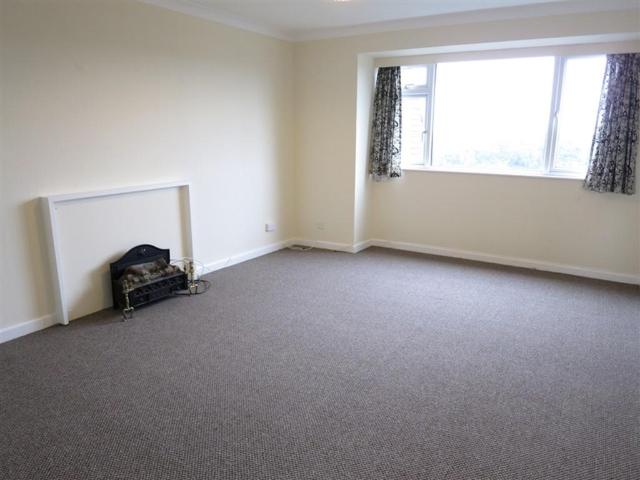 Laburnum House, Redhill Drive. 2 bed flat to rent £1,050 pcm £242 pw