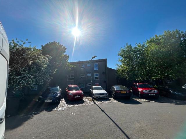 Laburnum Road, Abronhill, Cumbernauld G67, 2 bed flat to rent, £725 pcm | PrimeLocation