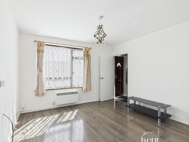 Laburnum Road, Rochester, ME2 3 bed terraced house to rent £1,600 pcm £369 pw