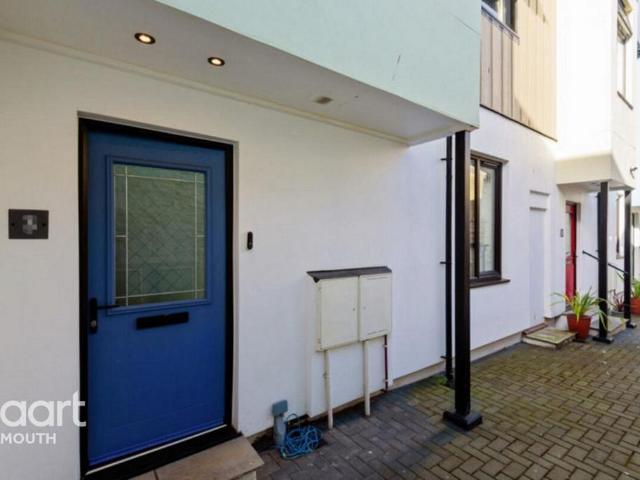 Laburnum Row, Torquay 2 bed detached house to rent £1,300 pcm £300 pw