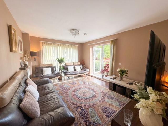 Laburnham Close, Barnet EN5, 3 bed flat to rent, £2,495 pcm | PrimeLocation
