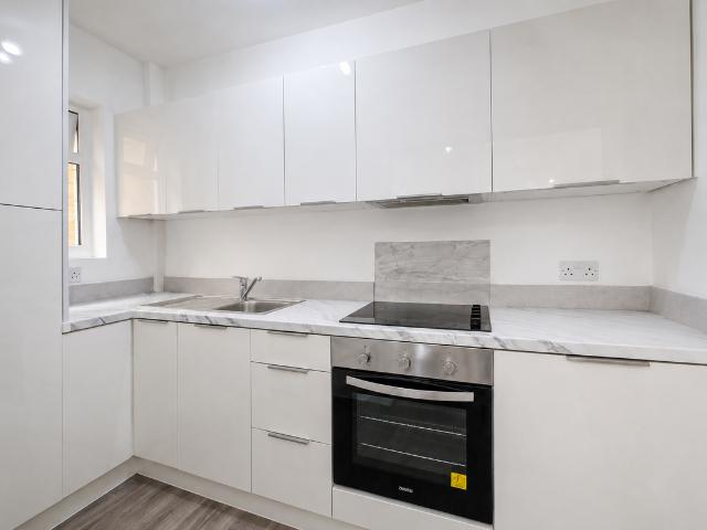 Laburnham Road, Maidenhead SL6, 2 bed flat to rent, £1,600 pcm | PrimeLocation