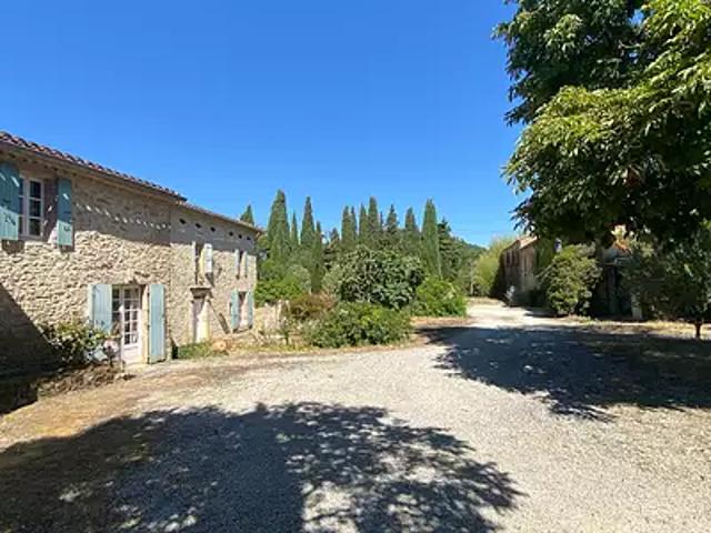 Labastide d'Anjou 11320 Achat / Vente maison 13 pièces t13 au dernier étage jardin