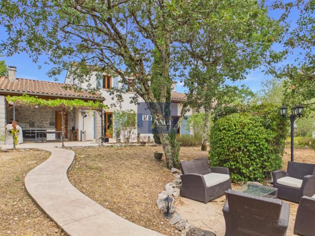 LABEAUME Maison de caractère avec piscine et annexe indépend. 150m² Labeaume