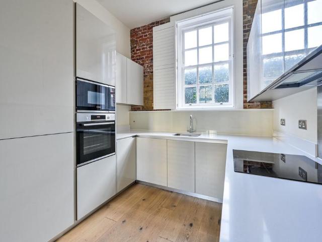 Laboratory Pavilions West, Woolwich. 2 bed flat to rent £2,520 pcm £582 pw