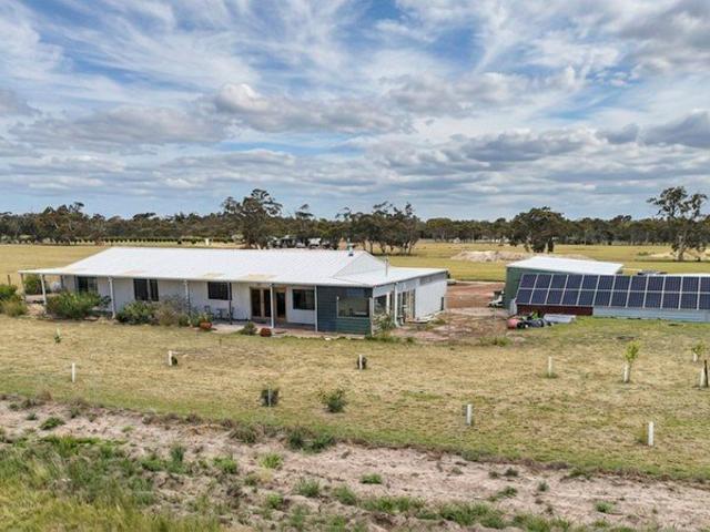 LABOUR OF LOVE UNIQUE COUNTRY ESCAPE