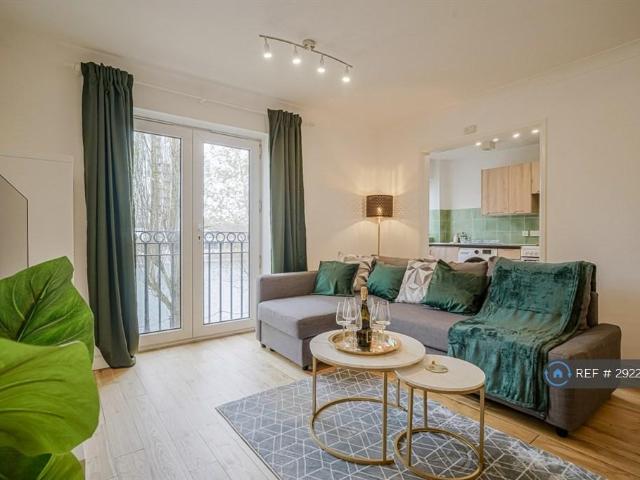 Labrador Quay, Salford, M50 2 bed flat to rent £2,500 pcm £577 pw
