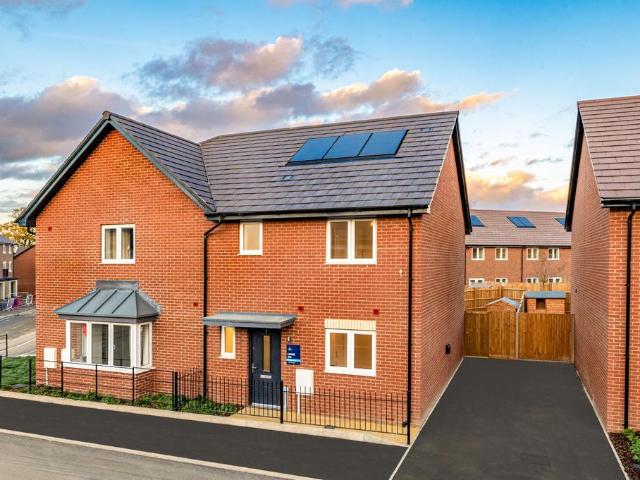 Lacaune Close, Whitehouse, MK8 3 bed house to rent £1,825 pcm £421 pw