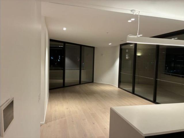 Lacebark building 2 Bed new apartment with lake views