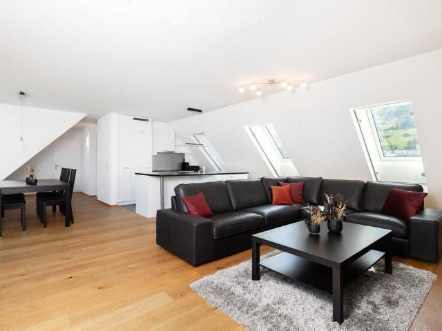 Lachen SZ – Möblierte Attikawohnung – Seesicht, Fitness, Sauna, Terrasse, Balkon, Ladestation