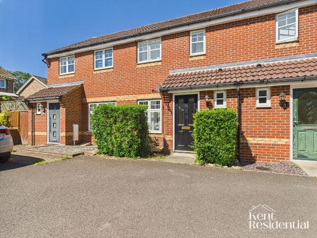 Lacock Gardens, Maidstone ME15, 2 bed property to rent, £1,395 pcm | PrimeLocation