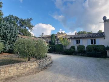 Lacoste, Luberon, villa sur 3325 m² de terrain clos