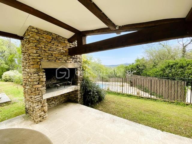 LACOSTE 84 Maison de plain pied avec piscine Vue imprenable sur le Luberon Idéal famille ou investissement