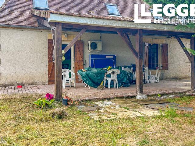 LACROPTE DORDOGNE Charmante maison de campagne en pierre, 3 chambres avec grange au calme sur 3.4 hectares