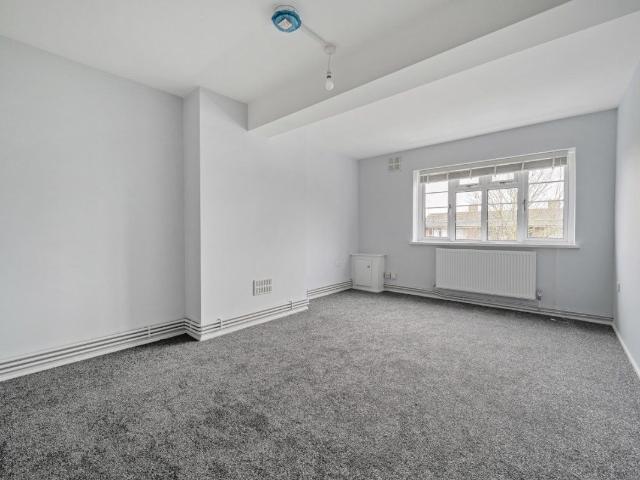 Lady Margaret Road, Southall, Middlesex UB1, 3 bed flat to rent, £1,800 pcm | PrimeLocation