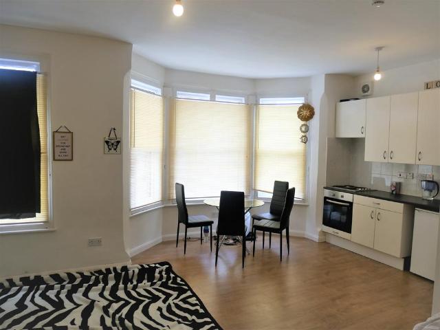 Lady Margaret Road, Southall UB1 Studio to rent £1,000 pcm £231 pw