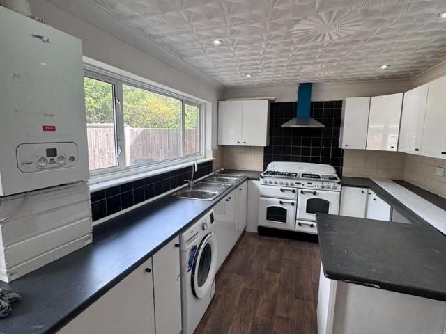 Lady Margaret Road, Southall UB1 5 bed semi detached house to rent £3,500 pcm £808 pw