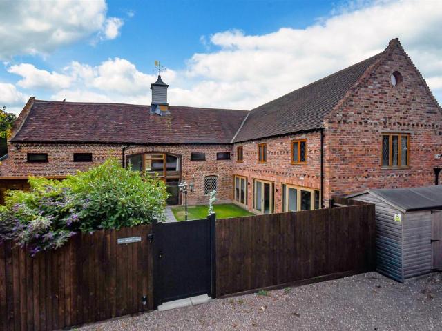 Lady Helens Hall, School Road, Trysull 6 bed barn conversion to rent £3,000 pcm £692 pw