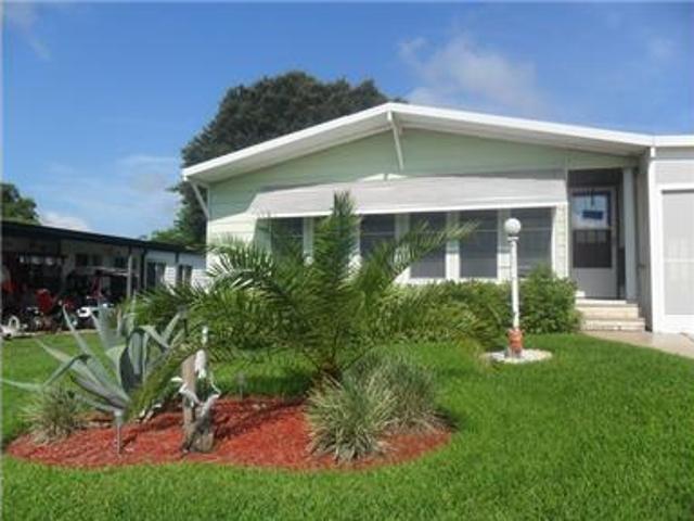 Lady Lake This 2 bedroom/2 Bath has been made over with Hardwood Flooring. Dog OK!