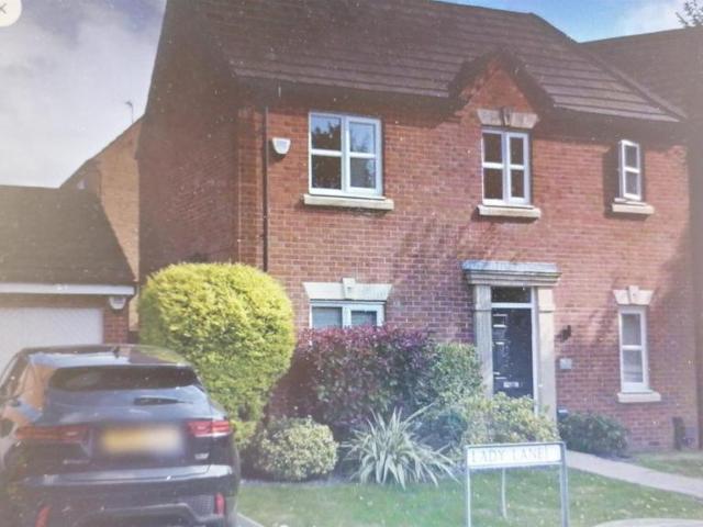 Lady Lane, Manchester M34 3 bed detached house to rent £1,850 pcm £427 pw