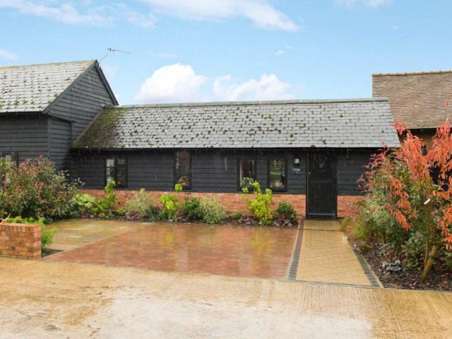 Ladymead Farm, Quainton, Aylesbury. 1 bed barn conversion to rent £1,250 pcm £288 pw