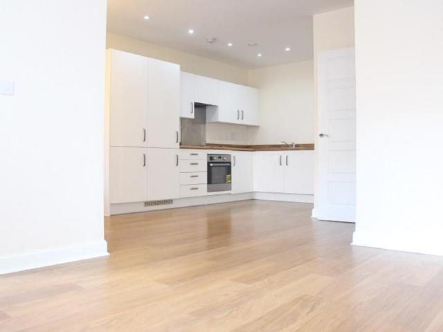 Ladysmith Road, Harrow 1 bed ground floor flat to rent £1,460 pcm £337 pw
