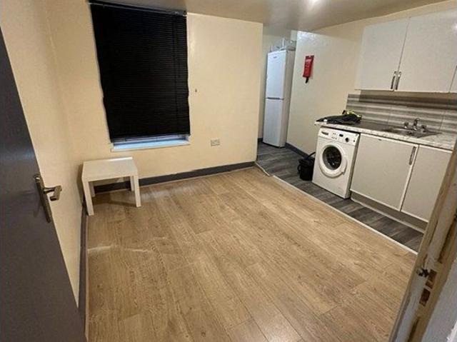 Ladypool Road, Birmingham B12, 2 bed flat to rent, £785 pcm | PrimeLocation