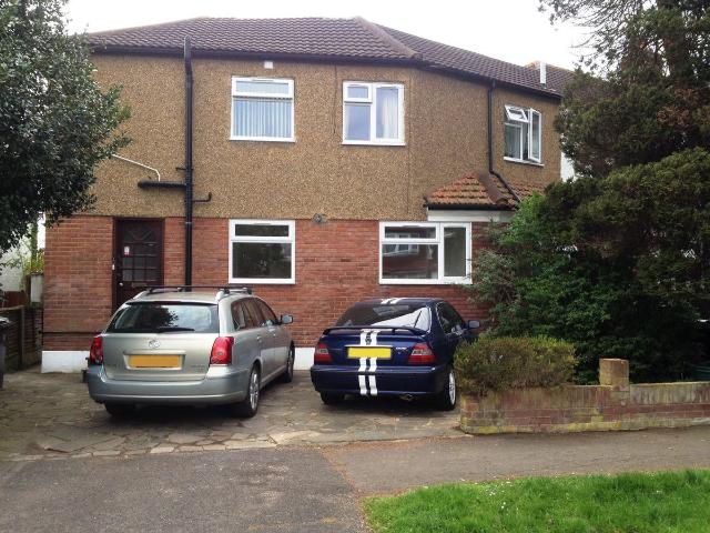 Ladywood Road, Tolworth/Surbiton KT6, 1 bed flat to rent, £1,195 pcm | PrimeLocation
