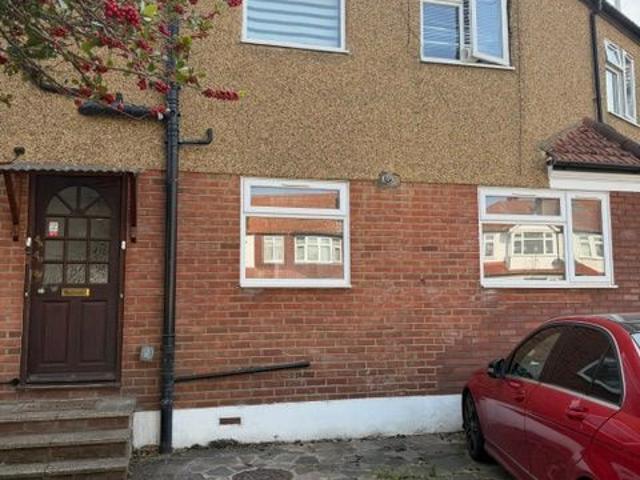 Ladywood Road, Tolworth/Surbiton KT6, 1 bed flat to rent, £1,250 pcm | PrimeLocation